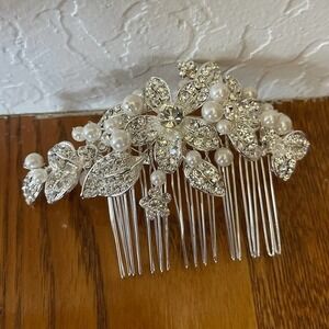 Faux pearl and rhinestone hair comb accessory